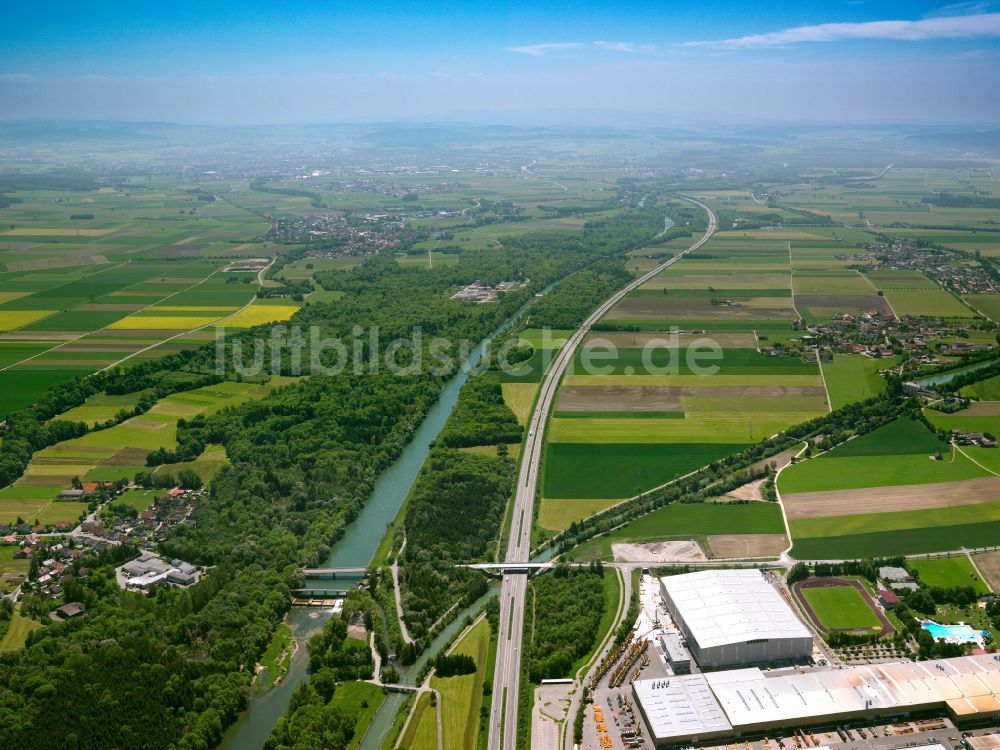 Luftaufnahme Fellheim - Kanalverlauf und Uferbereiche des Verbindungskanales Illerkanal, Fluss Iller und Autobahn A7 in Fellheim im Bundesland Bayern, Deutschland