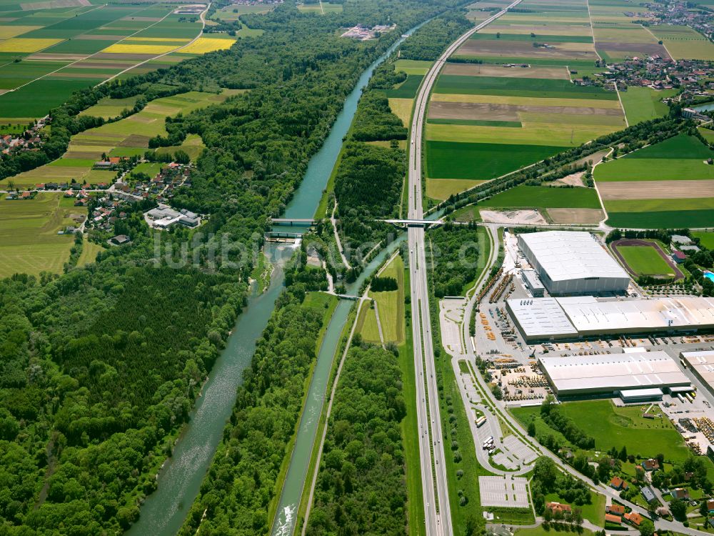 Fellheim von oben - Kanalverlauf und Uferbereiche des Verbindungskanales Illerkanal, Fluss Iller und Autobahn A7 in Fellheim im Bundesland Bayern, Deutschland