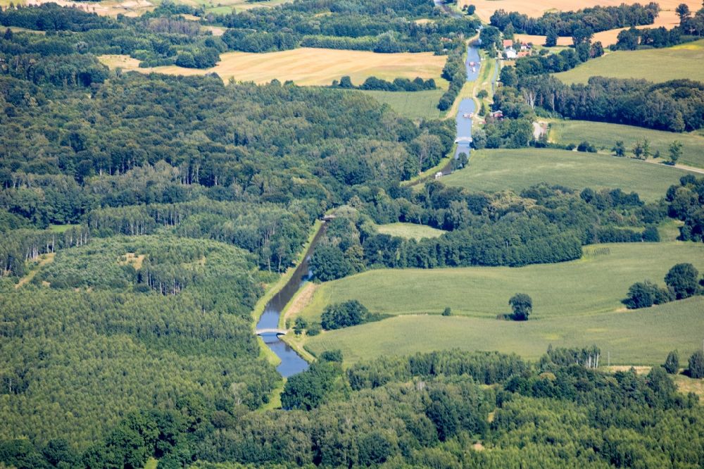 Luftbild Krasin - Kanalverlauf und Uferbereiche des Verbindungskanales Oberländischer Kanal in Krasin in Warminsko-Mazurskie - Ermland-Masuren, Polen