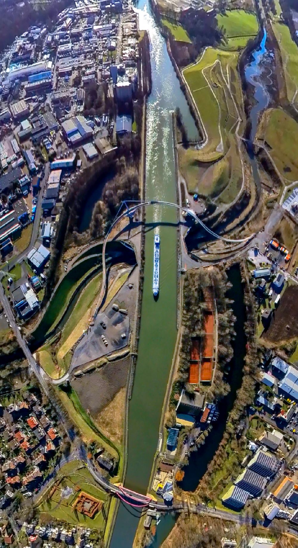 Habinghorst aus der Vogelperspektive: Kanalverlauf und Uferbereiche des Verbindungskanales Rhein-Herne-Kanal in Habinghorst im Bundesland Nordrhein-Westfalen, Deutschland