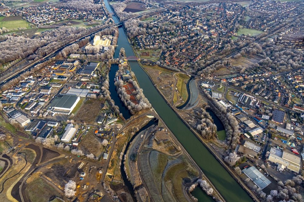 Luftbild Castrop-Rauxel - Kanalverlauf und Uferbereiche des Verbindungskanales Rhein-Herne-Kanal an der Kreuzung mit dem Fluss Emscher am Wasserkreuz in Castrop-Rauxel im Bundesland Nordrhein-Westfalen, Deutschland