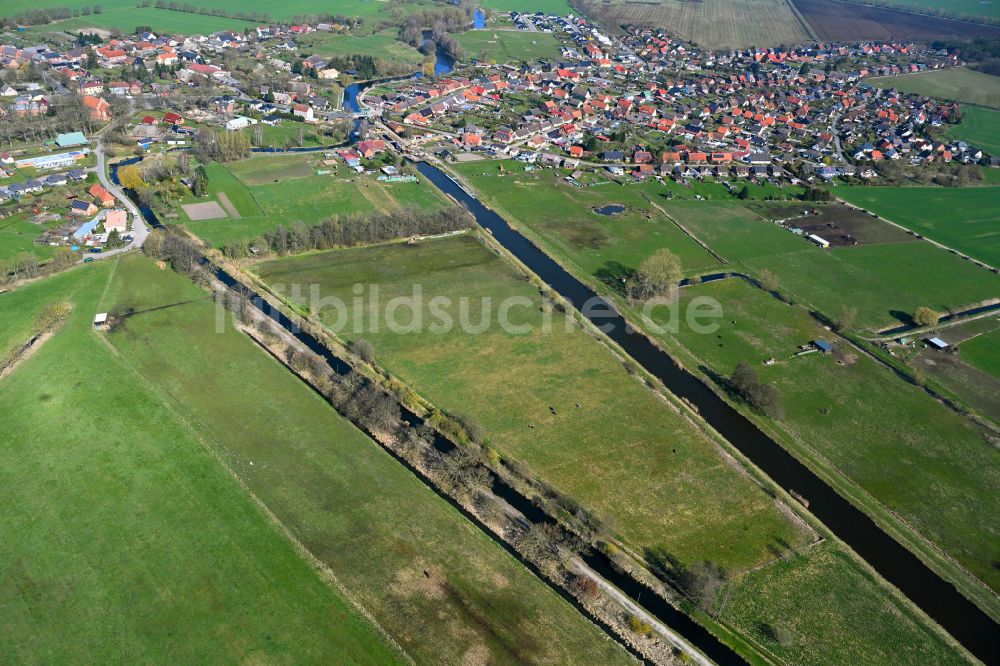 Banzkow von oben - Kanalverlauf und Uferbereiche des Verbindungskanales Störkanal - Wasserstraße in Banzkow im Bundesland Mecklenburg-Vorpommern, Deutschland