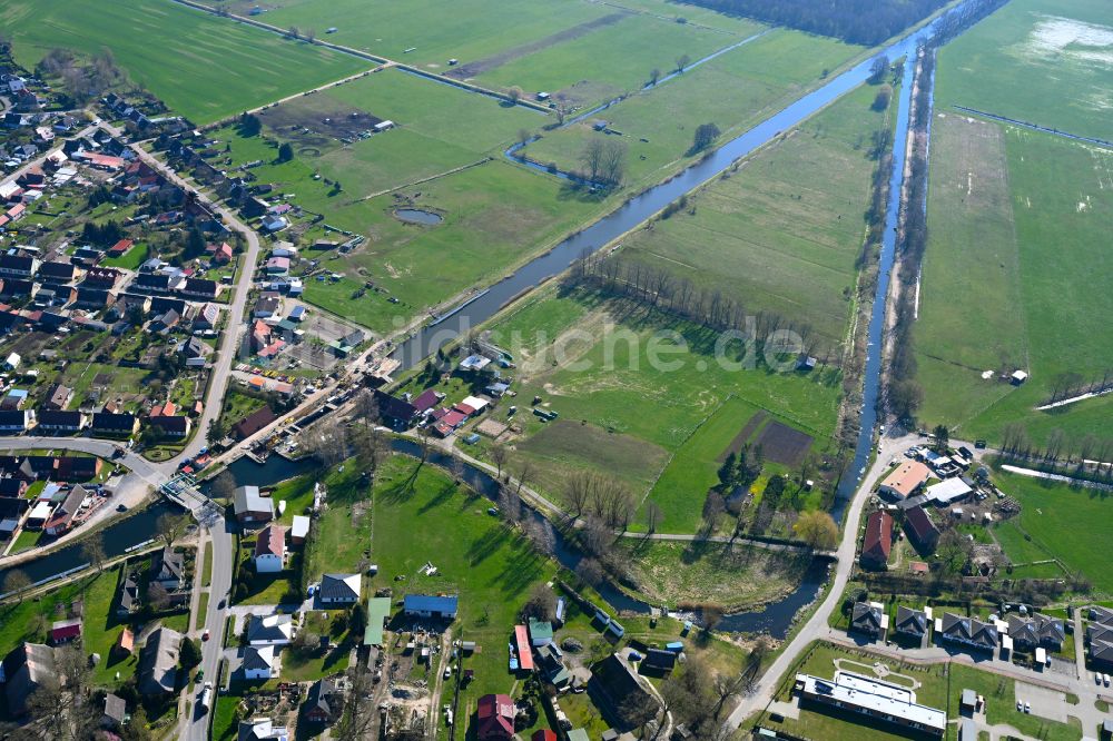 Banzkow von oben - Kanalverlauf und Uferbereiche des Verbindungskanales Störkanal - Wasserstraße in Banzkow im Bundesland Mecklenburg-Vorpommern, Deutschland