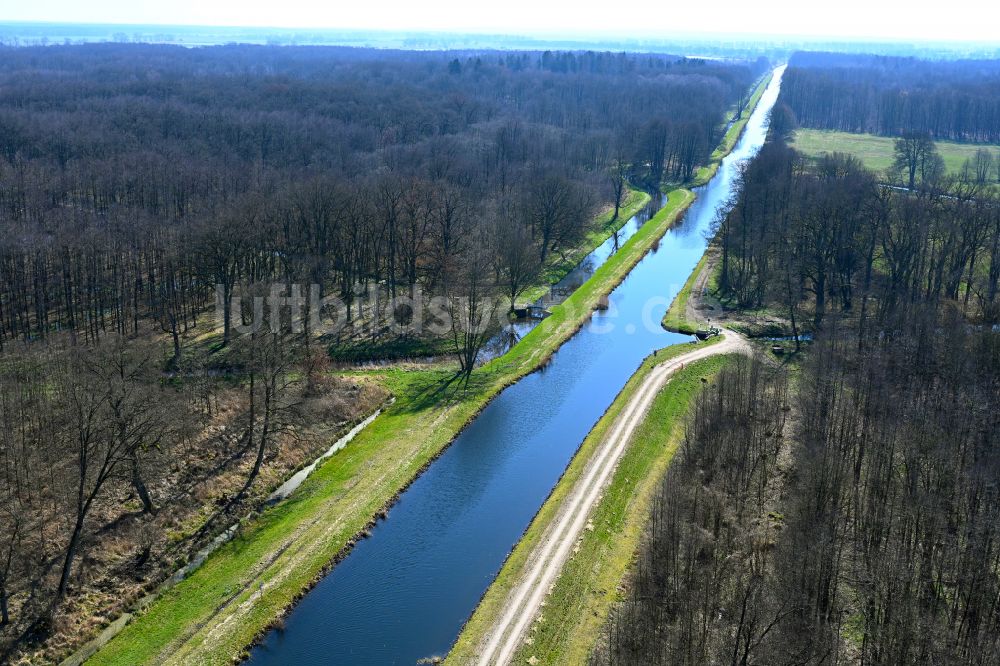 Göhren von oben - Kanalverlauf und Uferbereiche des Verbindungskanales Störwasserstraße in Göhren im Bundesland Mecklenburg-Vorpommern, Deutschland