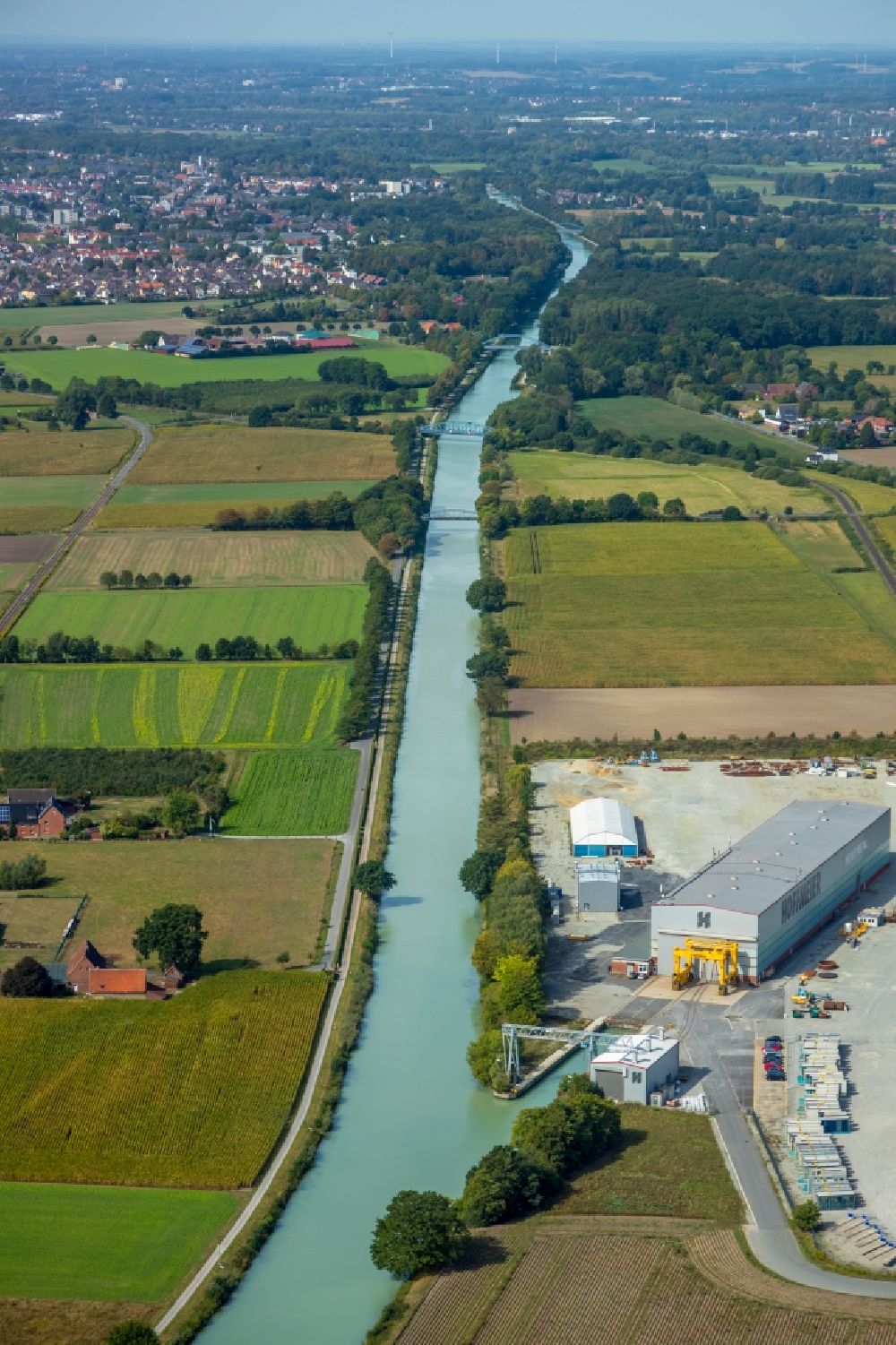 Luftaufnahme Hamm - Kanalverlauf und Uferbereiche der Wasserstraße der Binnenschiffahrt des Datteln-Hamm-Kanal in Hamm im Bundesland Nordrhein-Westfalen, Deutschland