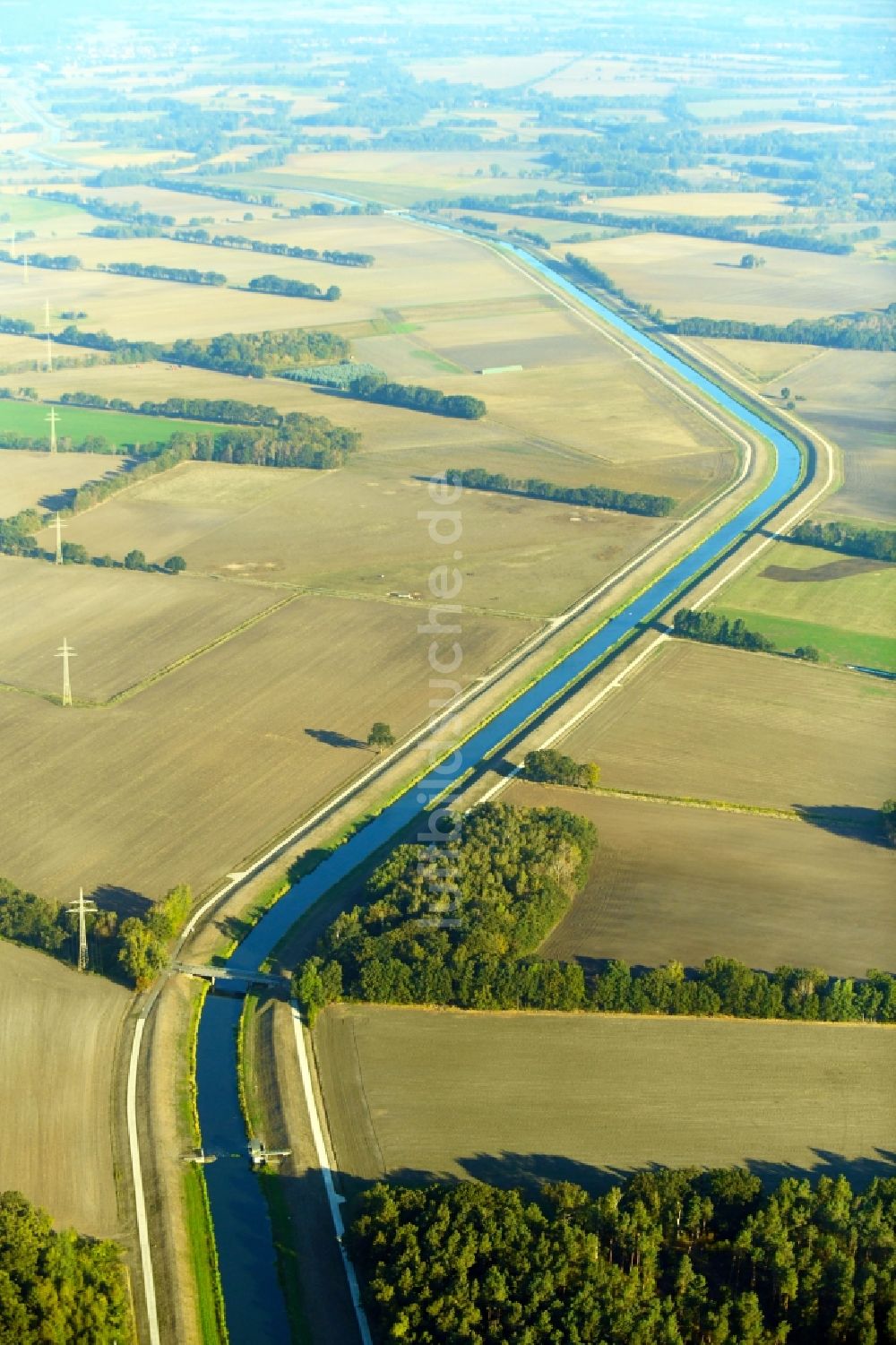 Luftbild Lüchow - Kanalverlauf und Uferbereiche der Wasserstraße der Binnenschiffahrt Jeetzel in Lüchow im Bundesland Niedersachsen, Deutschland