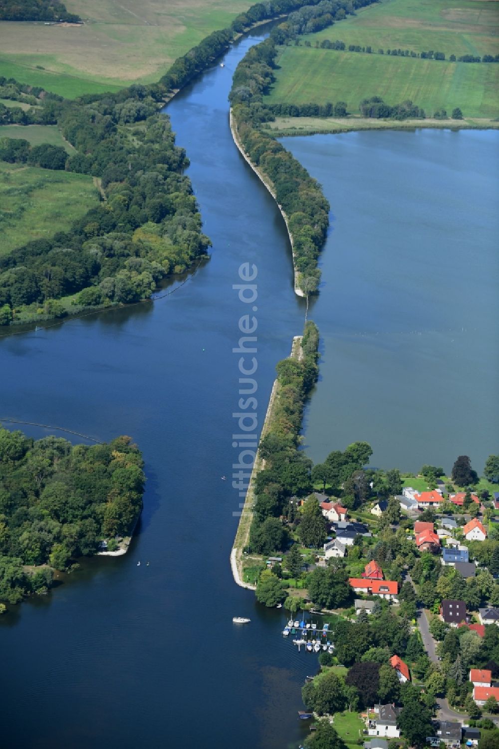 Luftbild Neu Fahrland - Kanalverlauf und Uferbereiche der Wasserstraße der Binnenschiffahrt an der Landzunge am Sacrow-Paretzer Kanal in Neu Fahrland im Bundesland Brandenburg, Deutschland