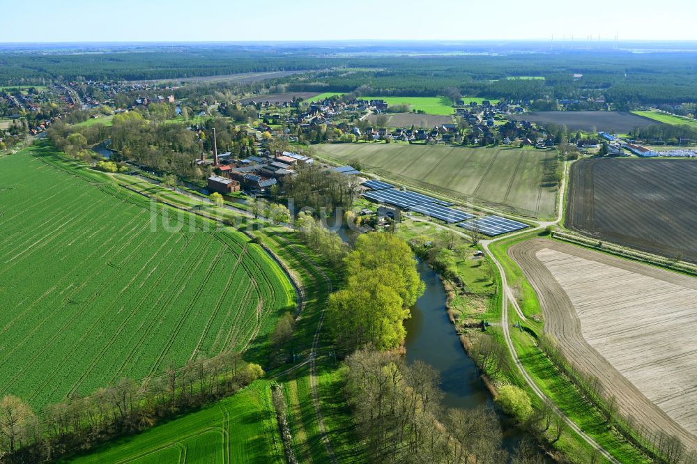 Luftbild Neu Kaliß - Kanalverlauf und Uferbereiche der Wasserstraße der Binnenschiffahrt MEW Müritz-Elde-Wasserstraße in Neu Kaliß im Bundesland Mecklenburg-Vorpommern, Deutschland