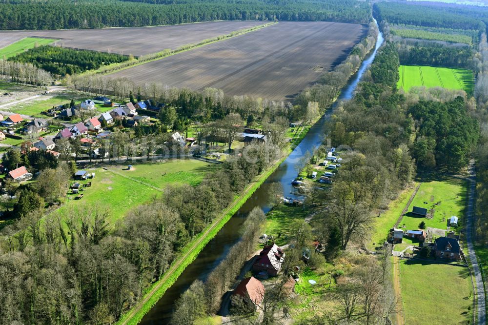 Luftaufnahme Neu Kaliß - Kanalverlauf und Uferbereiche der Wasserstraße der Binnenschiffahrt MEW Müritz-Elde-Wasserstraße in Neu Kaliß im Bundesland Mecklenburg-Vorpommern, Deutschland