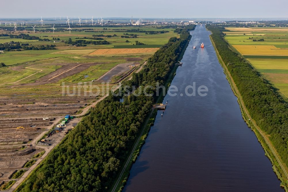 Buchholz von oben - Kanalverlauf und Uferbereiche der Wasserstraße der Binnenschiffahrt Nordostseekanal in Buchholz im Bundesland Schleswig-Holstein, Deutschland