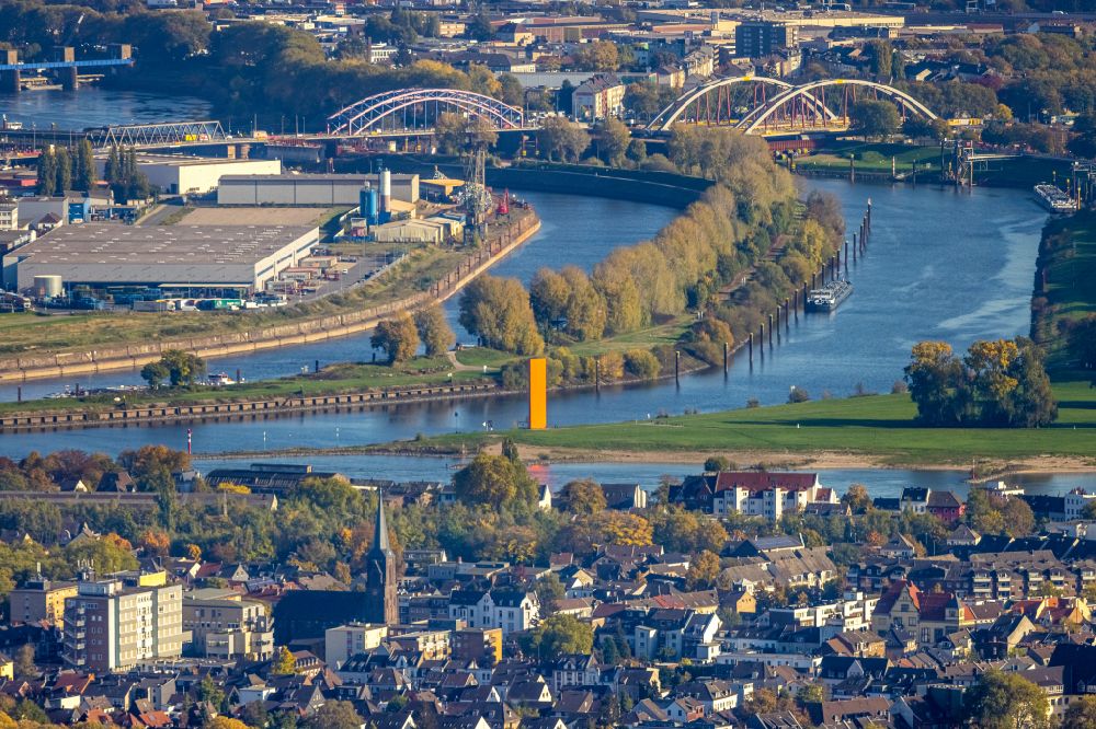 Duisburg aus der Vogelperspektive: Kanalverlauf und Uferbereiche der Wasserstraßen der Binnenschifffahrt Ruhr in Duisburg im Bundesland Nordrhein-Westfalen