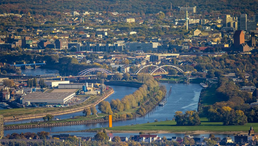 Luftbild Duisburg - Kanalverlauf und Uferbereiche der Wasserstraßen der Binnenschifffahrt Ruhr in Duisburg im Bundesland Nordrhein-Westfalen