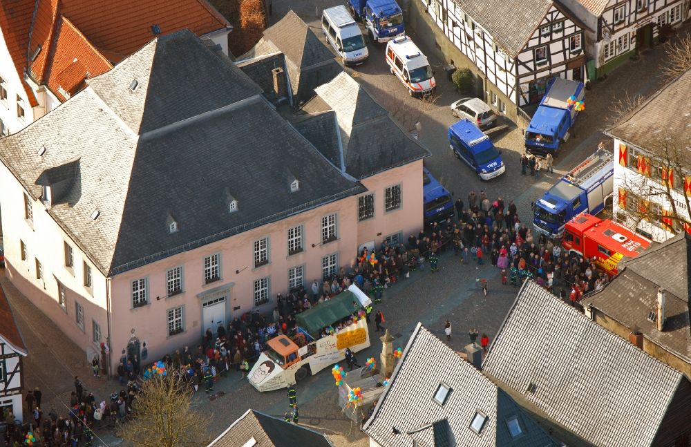 Luftaufnahme Arnsberg - Karneval auf dem Neumarkt in Arnsberg im Bundesland Nordrhein-Westfalen