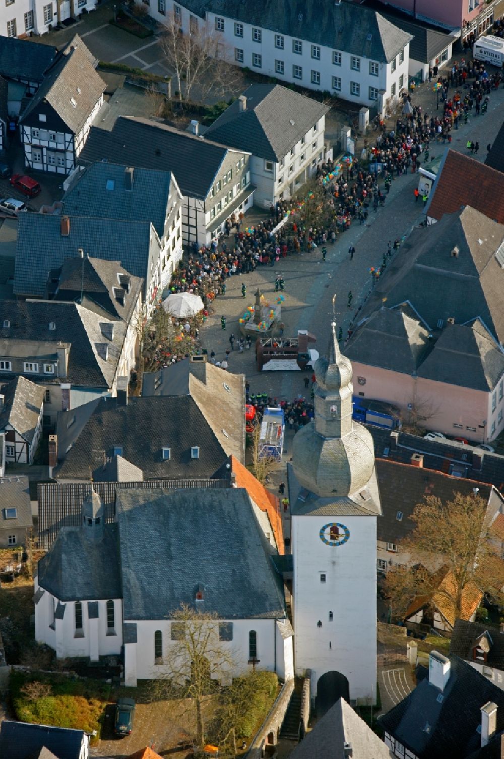Luftaufnahme Arnsberg - Karnevalsumzug in Arnsberg im Bundesland Nordrhein-Westfalen