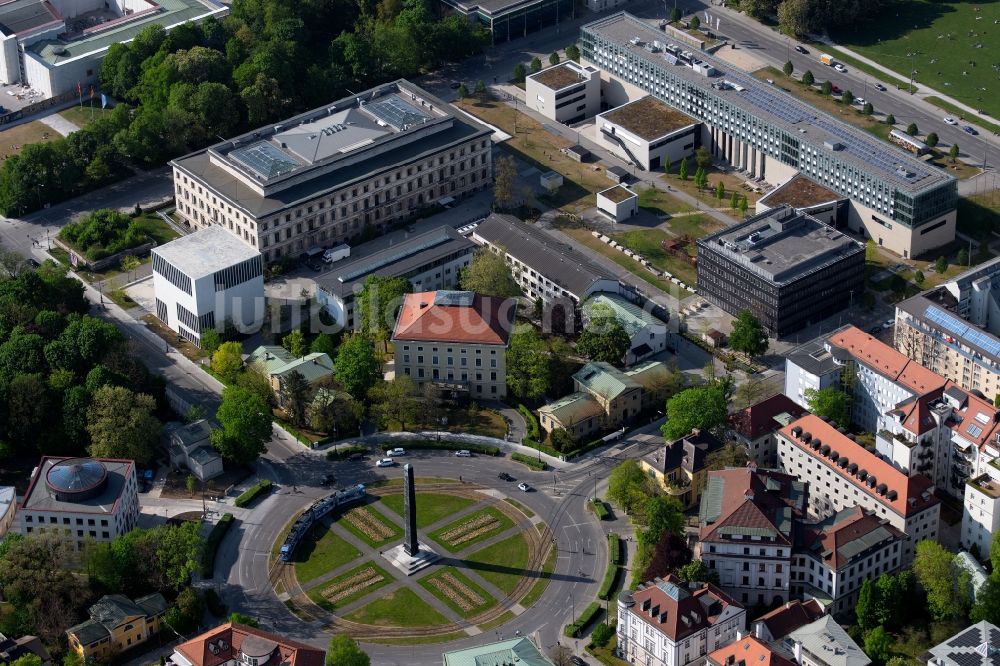 Luftaufnahme München - Karolinenplatz mit Obelisken in München Maxvorstadt im Bundesland Bayern