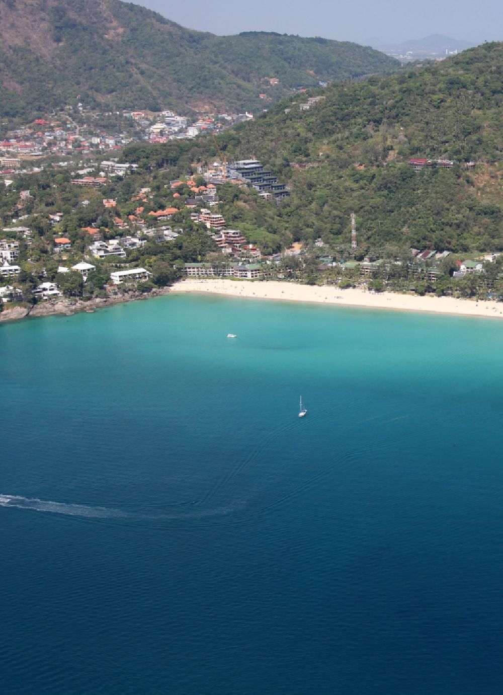Luftaufnahme Karon - Kata Noi Beach vor der Stadt Karon auf der Insel Phuket in Thailand