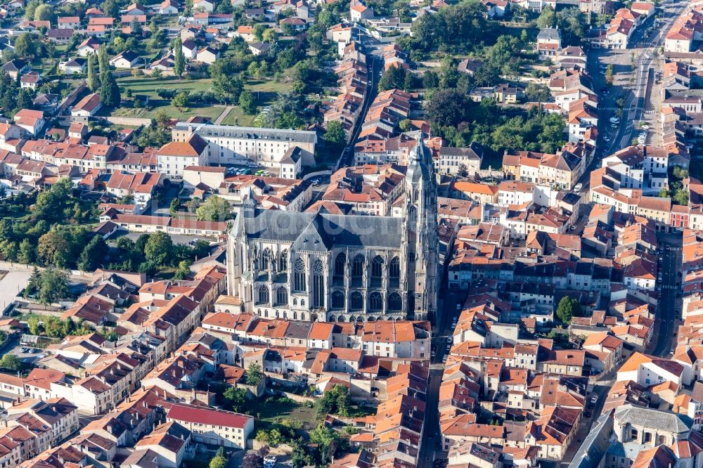 Luftaufnahme Saint-Nicolas-de-Port - Kathedrale Basilique de Saint-Nicolas-de-Port in Saint-Nicolas-de-Port in Grand Est, Frankreich
