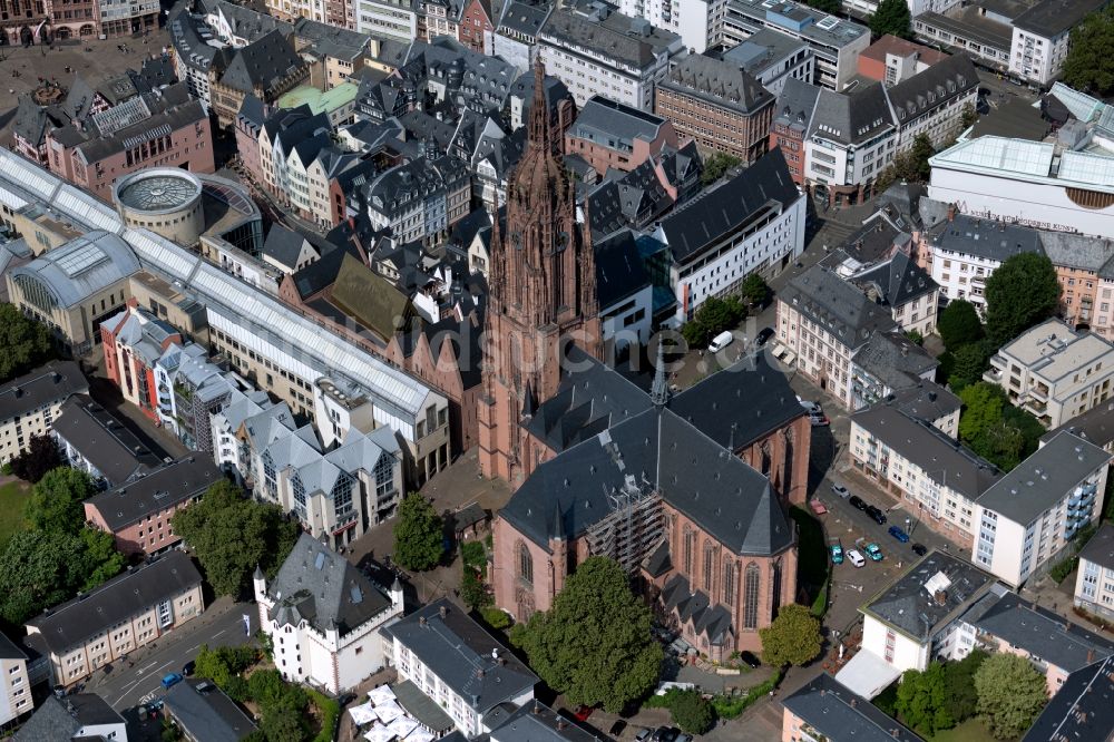 Luftbild Frankfurt am Main - Kathedrale Kaiserdom St. Bartholomäus am Domplatz in Frankfurt am Main im Bundesland Hessen, Deutschland