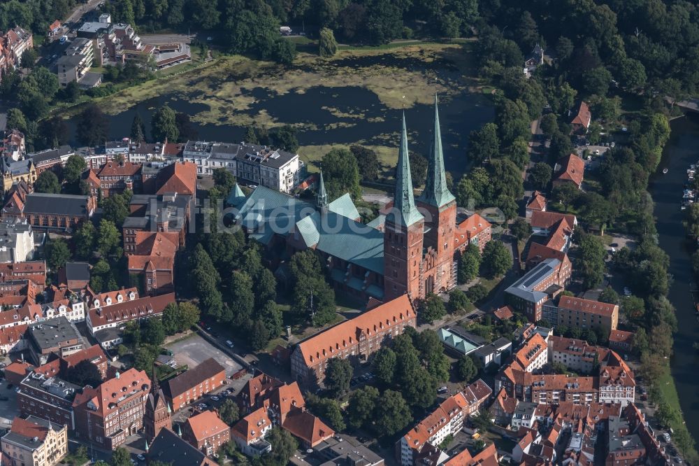 Luftbild Lübeck - Kathedrale am Mühlendamm in Lübeck im Bundesland Schleswig-Holstein, Deutschland