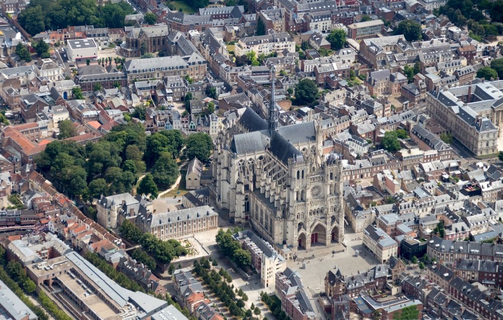 Luftbild Amiens - Kathedrale Notre Dame in Amiens in Hauts-de-France, Frankreich