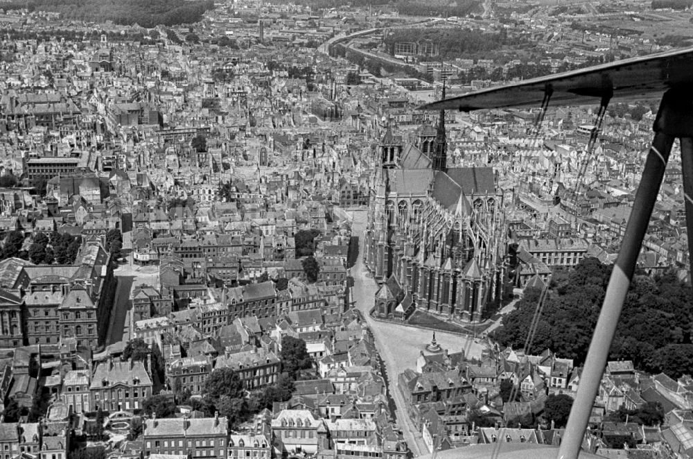 Luftbild Amiens - Kathedrale Notre Dame in Amiens in Hauts-de-France, Frankreich