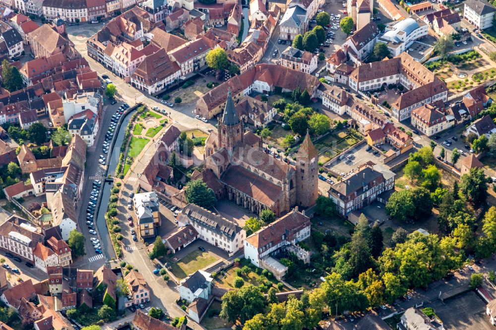 Luftbild Wissembourg - Kathedrale St. Peter und Paul in Wissembourg in Grand Est, Frankreich