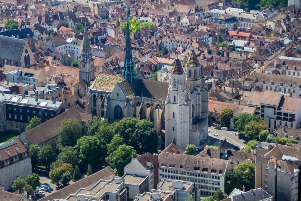 Luftbild Dijon - Kathedrale Saint-Bénigne in Dijon in Bourgogne Franche-Comte, Frankreich
