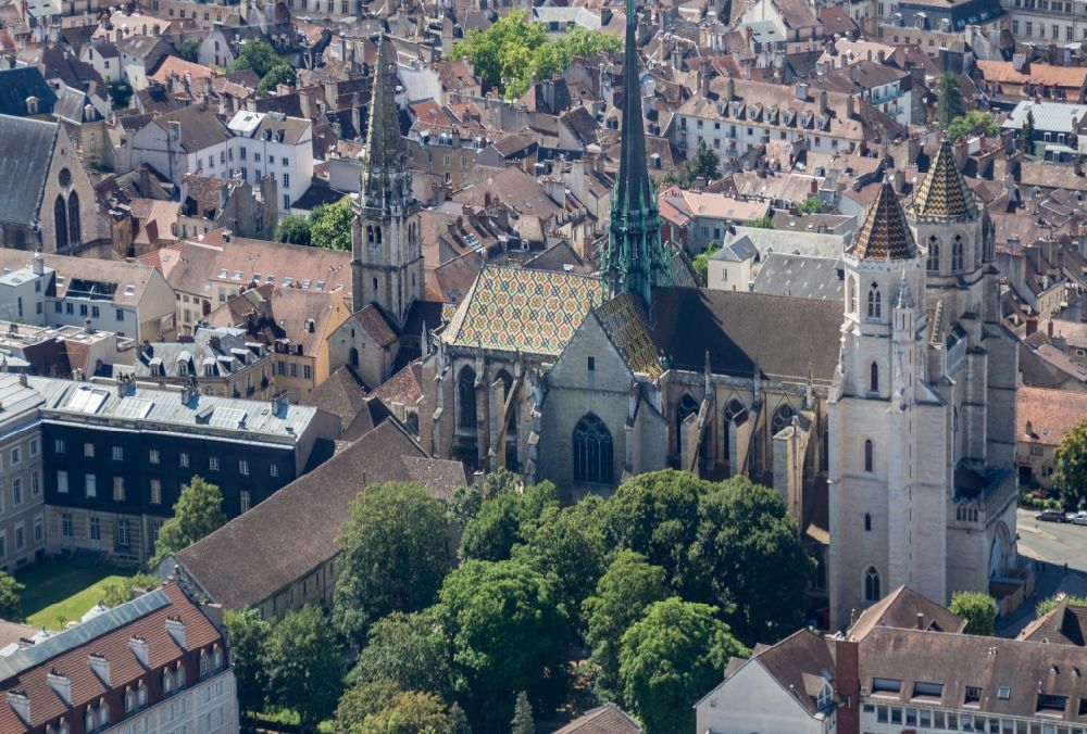 Luftaufnahme Dijon - Kathedrale Saint-Bénigne in Dijon in Bourgogne Franche-Comte, Frankreich