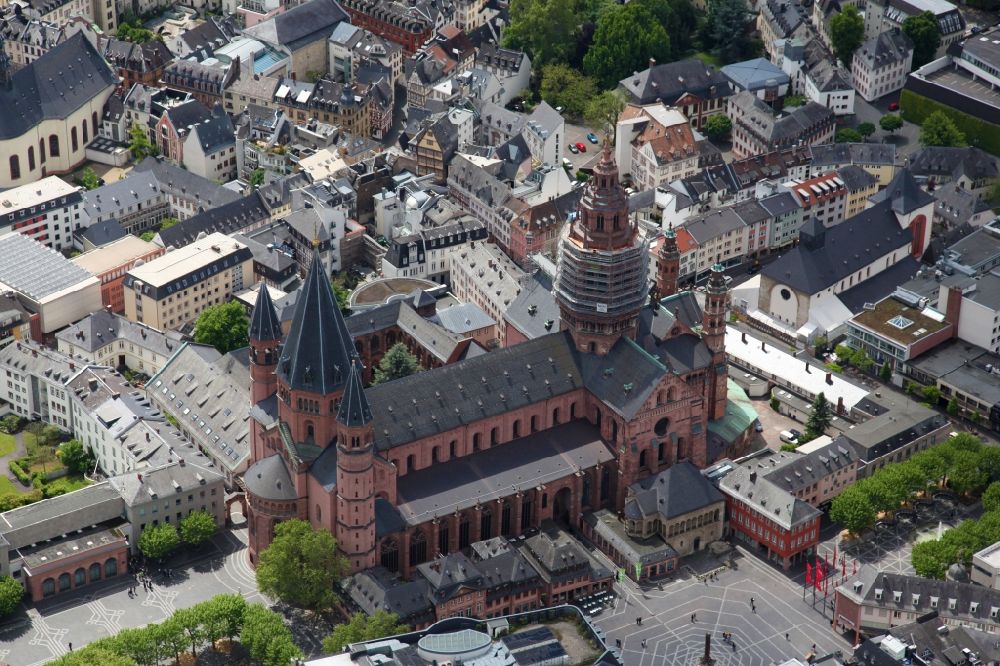 Mainz aus der Vogelperspektive: Kathedrale Sankt Martin in Mainz im Bundesland Rheinland-Pfalz, Deutschland