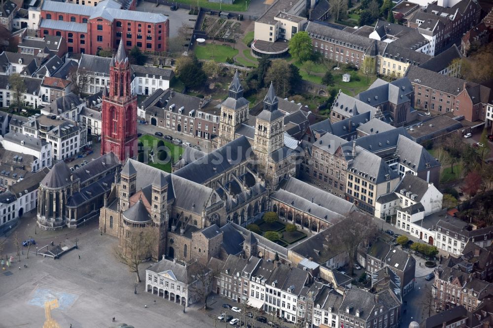 Luftbild Maastricht - Kathedrale Servaasbasiliek in Maastricht in Limburg, Niederlande