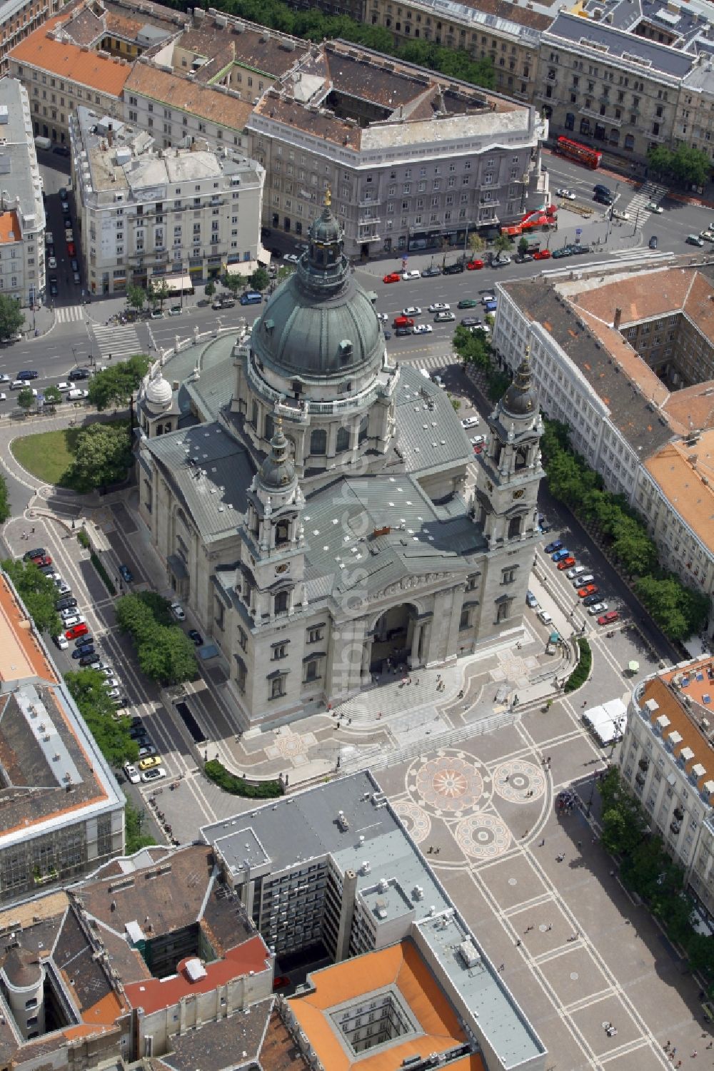 Luftbild Budapest - Kathedrale St.-Stephans-Basilika Szent István tér in Budapest in Ungarn