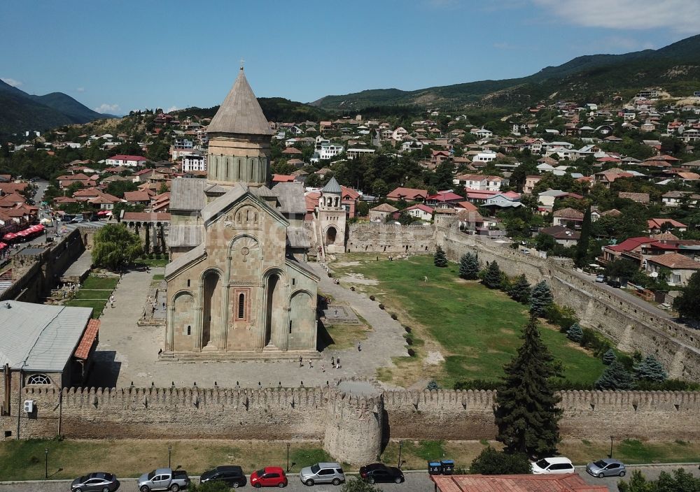 Mtskheta von oben - Kathedrale Swetizchoweli in Mtskheta in Mtskheta-Mtianeti, Georgien