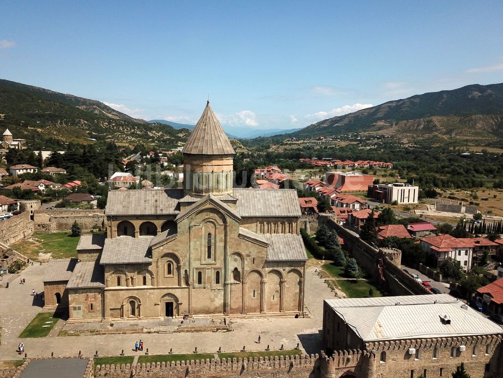 Luftbild Mtskheta - Kathedrale Swetizchoweli in Mtskheta in Mtskheta-Mtianeti, Georgien
