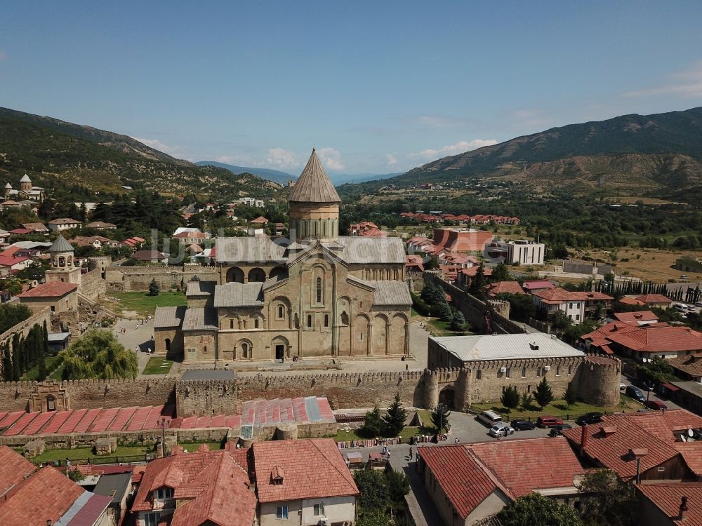 Mtskheta von oben - Kathedrale Swetizchoweli in Mtskheta in Mtskheta-Mtianeti, Georgien