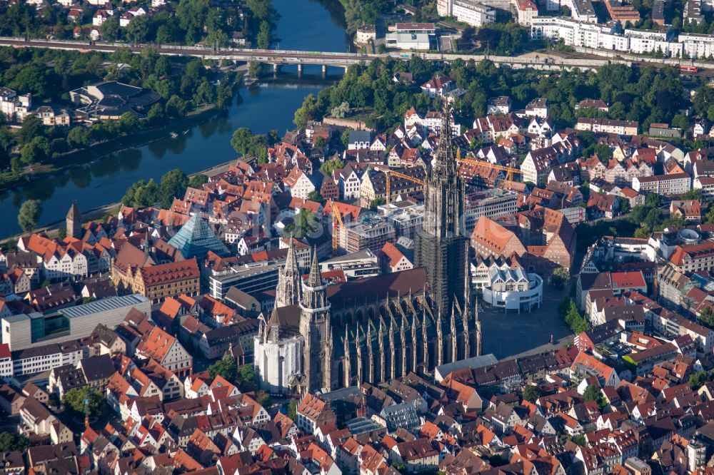 Luftbild Ulm - Kathedrale Ulmer Münster in Ulm im Bundesland Baden-Württemberg, Deutschland