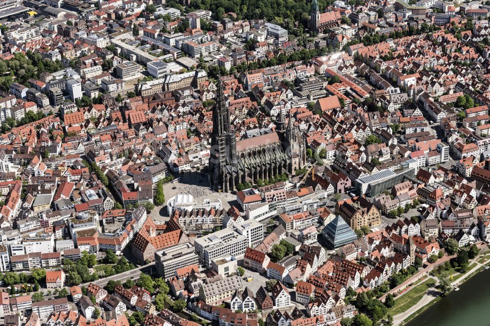 Luftaufnahme Ulm - Kathedrale Ulmer Münster in Ulm im Bundesland Baden-Württemberg, Deutschland