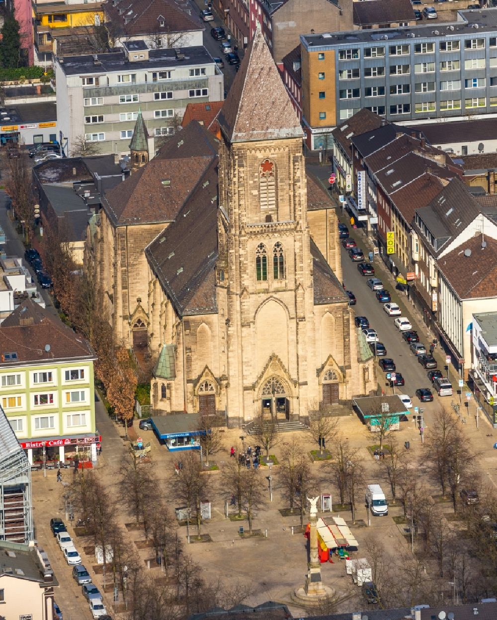 Luftaufnahme Oberhausen - Katholische Kirche Herz Jesu am Altmarkt in Oberhausen im Bundesland Nordrhein-Westfalen, Deutschland
