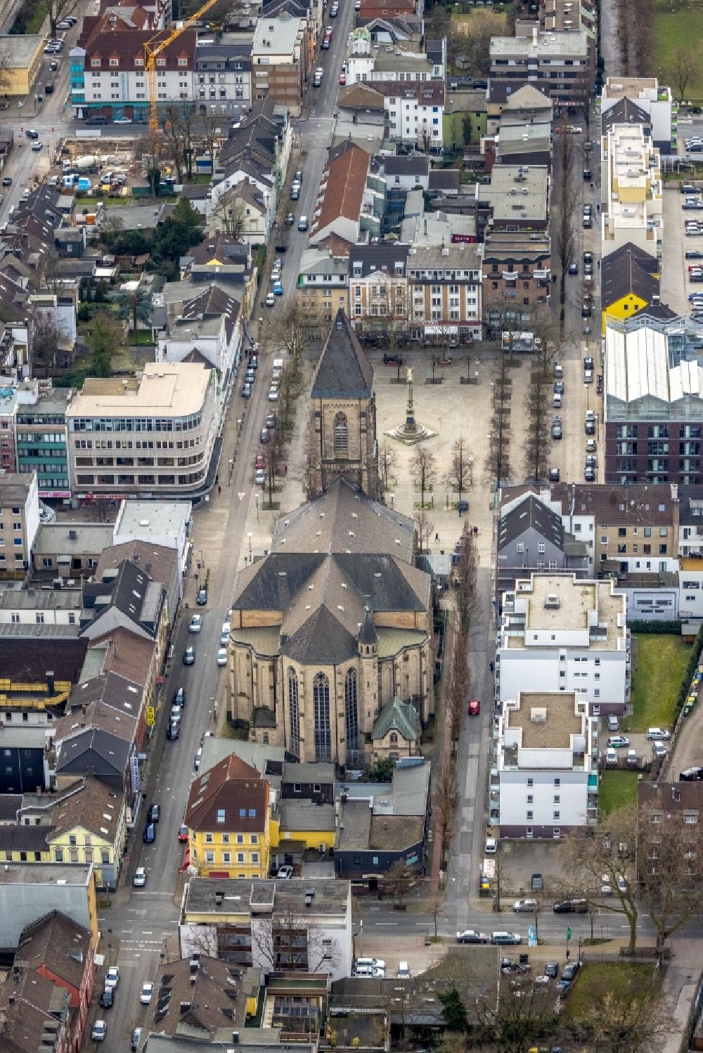 Luftaufnahme Oberhausen - Katholische Kirche Herz Jesu am Altmarkt in Oberhausen im Bundesland Nordrhein-Westfalen, Deutschland