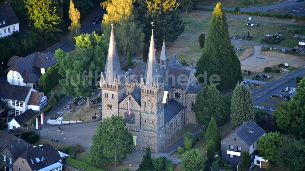 Dattenfeld von oben - Katholische Kirche Sankt Laurentius in Dattenfeld im Bundesland Nordrhein-Westfalen, Deutschland