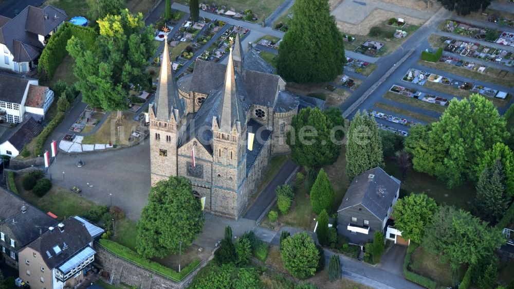 Dattenfeld aus der Vogelperspektive: Katholische Kirche Sankt Laurentius in Dattenfeld im Bundesland Nordrhein-Westfalen, Deutschland