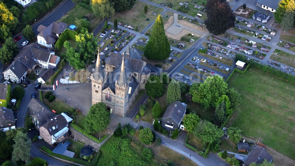 Luftbild Dattenfeld - Katholische Kirche Sankt Laurentius in Dattenfeld im Bundesland Nordrhein-Westfalen, Deutschland