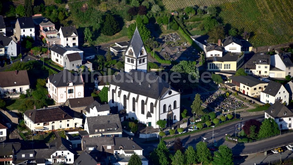 Luftbild Leutesdorf - Katholische Pfarrkirche St. Laurentius in Leutesdorf im Bundesland Rheinland-Pfalz, Deutschland