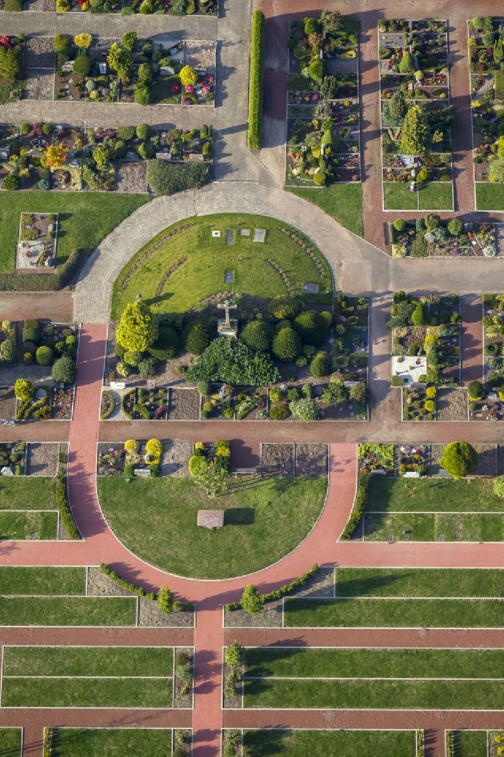 Luftbild Schermbeck - Katholischer Friedhof mit dem Prozessionsweg in Schermbeck im Ruhrgebiet in Nordrhein-Westfalen