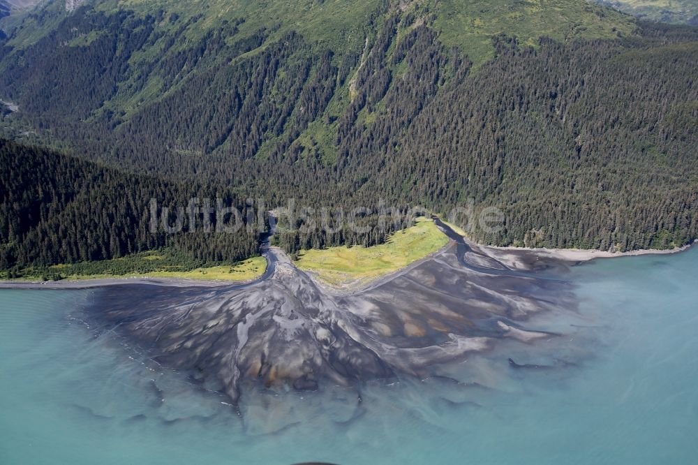 Luftaufnahme Kenai Fjords National Park - Kenai-Fjords-Nationalpark auf der Kenai-Halbinsel in Alaska in den Vereinigten Staaten von Amerika USA