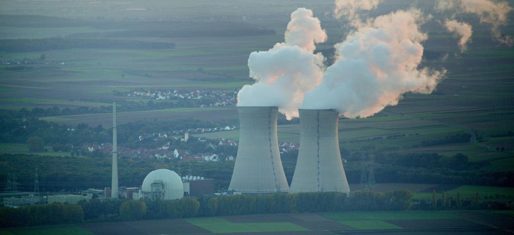 Grafenrheinfeld von oben - Kernkraftwerk Grafenrheinfeld / Bayern