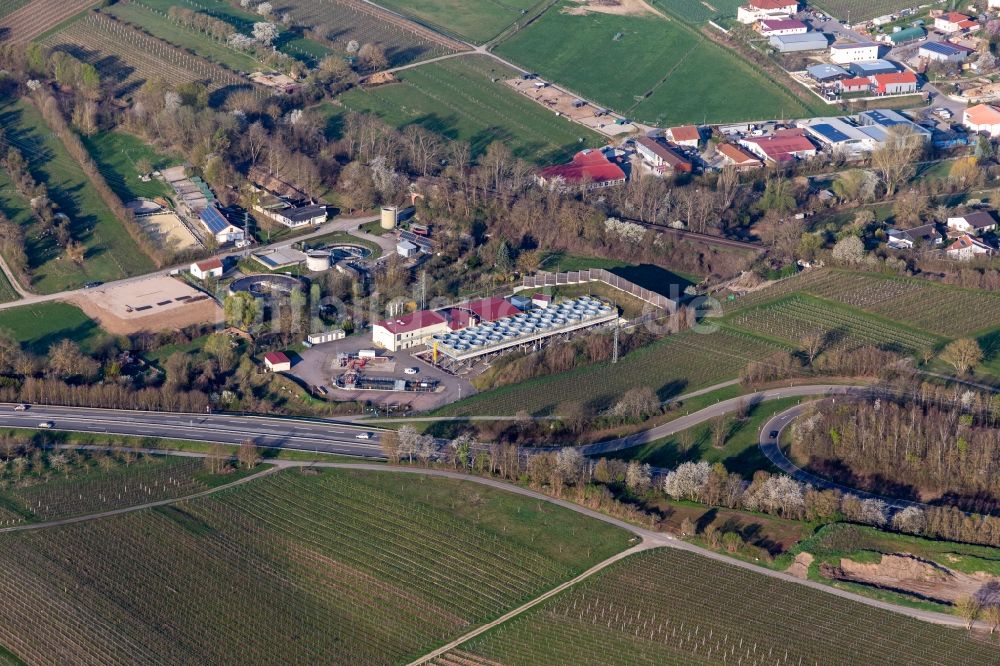 Insheim von oben - Kühlanlagen des Geothermiekraftwerk in Insheim im Bundesland Rheinland-Pfalz, Deutschland