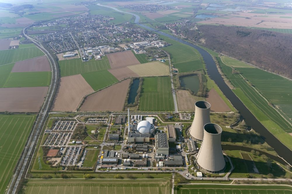 Luftbild Grohnde - Kühltürme des Kernkraftwerk KKW / Atomkraftwerk AKW in Grohnde im Bundesland Niedersachsen