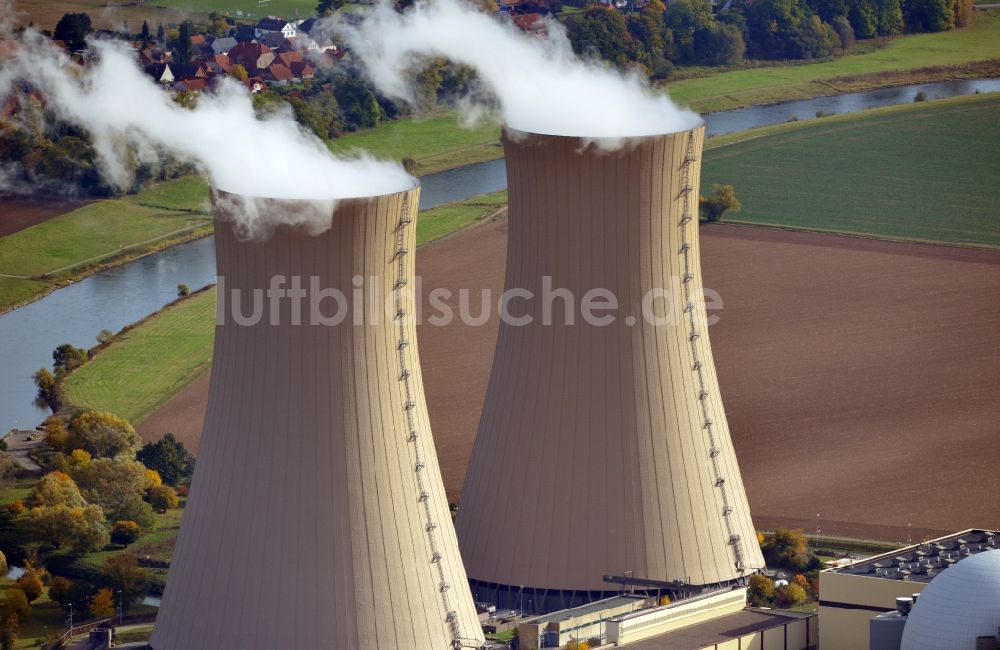 Grohnde von oben - Kühltürme des Kernkraftwerkes in Grohnde im Bundesland Niedersachsen