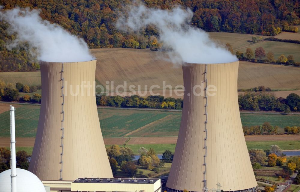 Luftaufnahme Grohnde - Kühltürme des Kernkraftwerkes in Grohnde im Bundesland Niedersachsen