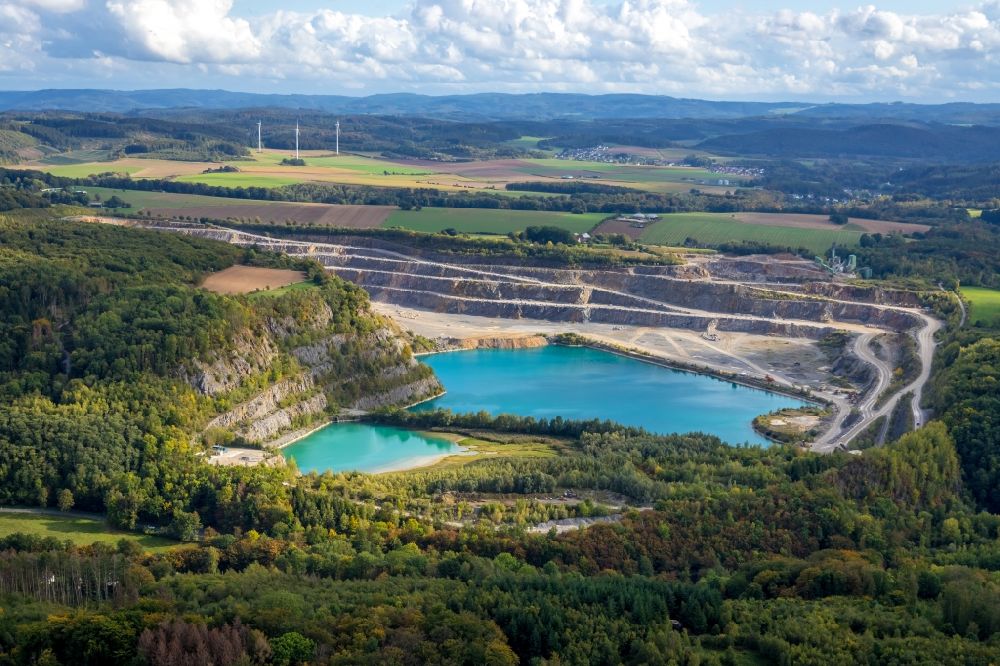 Luftbild Balve - Kies- Tagebau und Baggersee in Balve im Bundesland Nordrhein-Westfalen, Deutschland